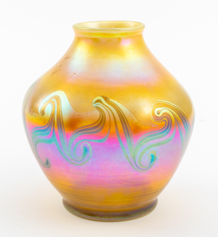 TIFFANY REACTIVE BLOWN GLASS VASE