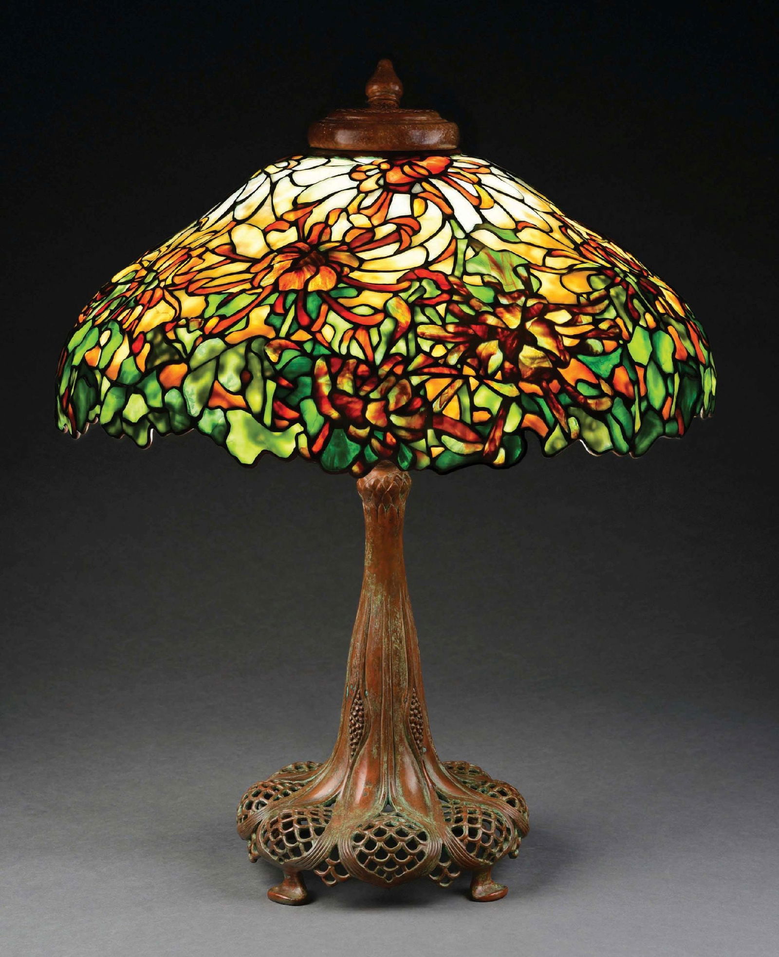 TIFFANY STUDIOS-STYLE SPIDER MUM
