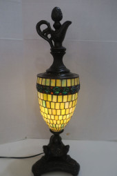 TIFFANY STYLE EWER STAINED GLA