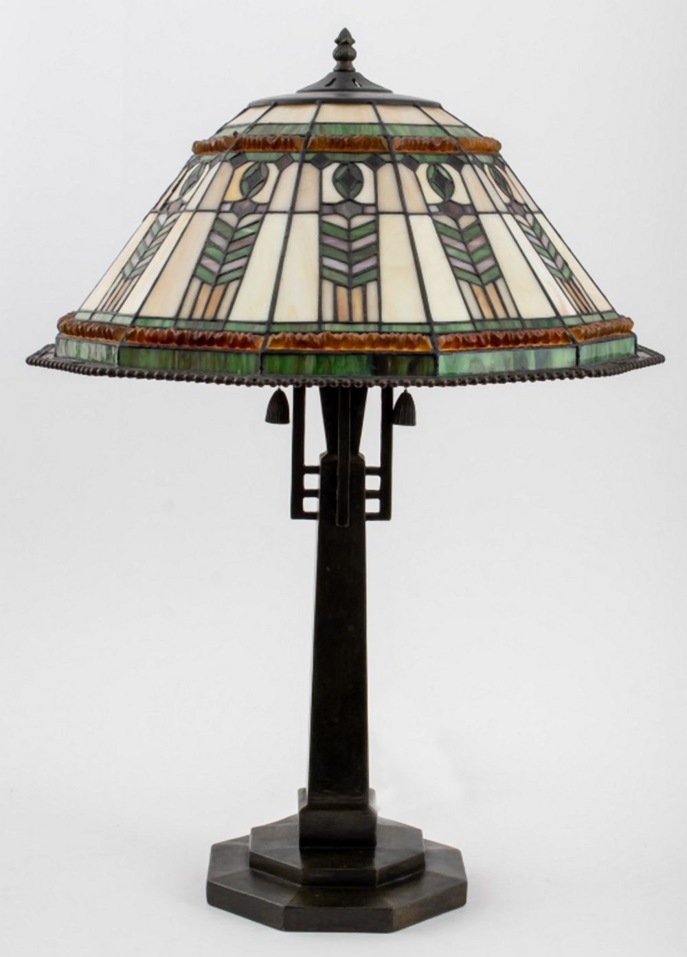 TIFFANY STYLE GLASS TABLE LAMP