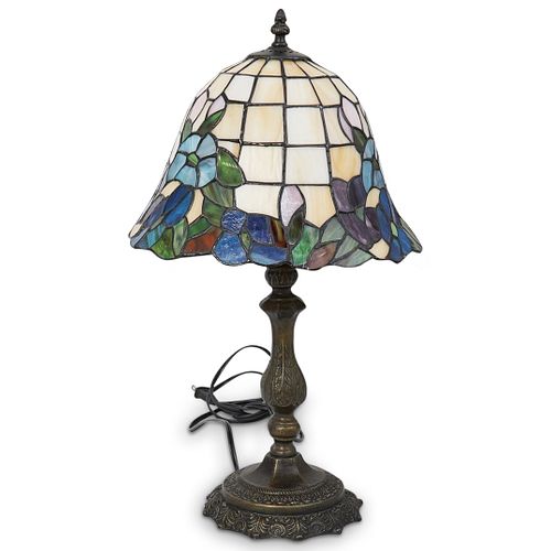TIFFANY STYLE LAMPDESCRIPTION: A