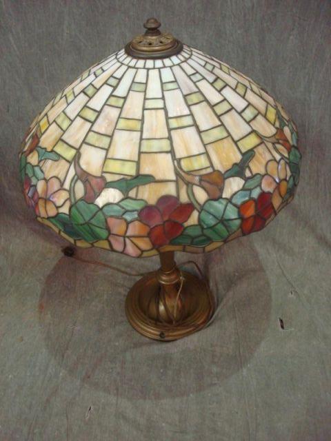 Tiffany Style Leaded Glass Lamp.