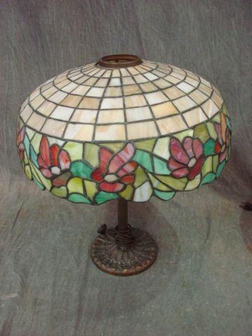 Tiffany Style Leaded Glass Lamp.