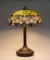 TIFFANY STYLE LEADED LAMP: Tif