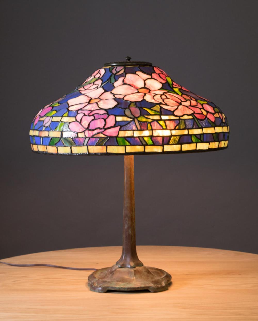 TIFFANY STYLE THREE-LIGHT TABLE