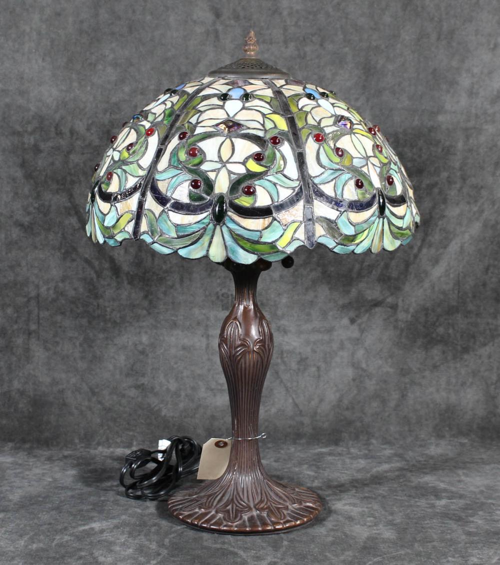 TIFFANY-TYPE THREE-LIGHT TABLE