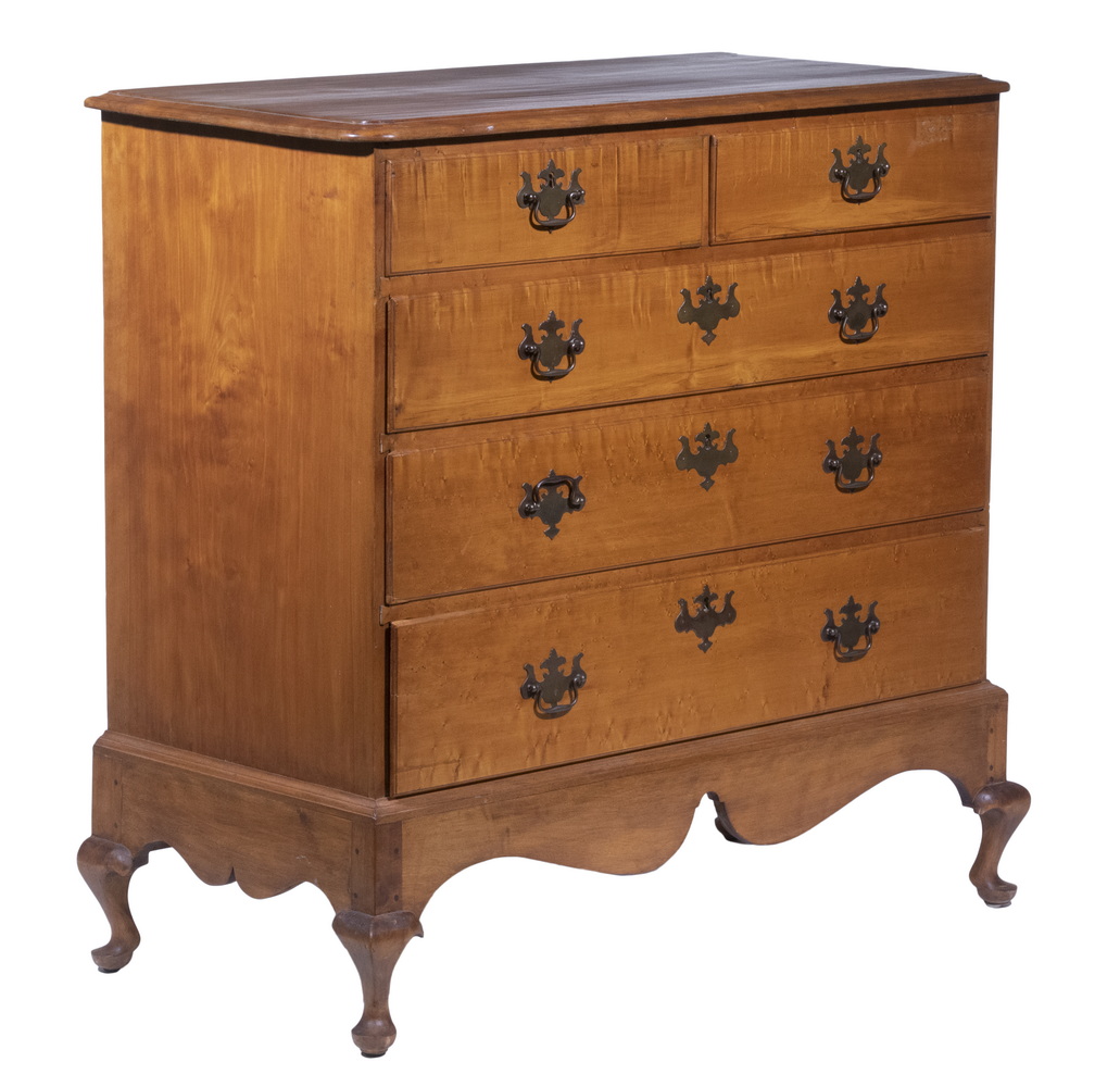 TIGER MAPLE CHEST Queen Anne