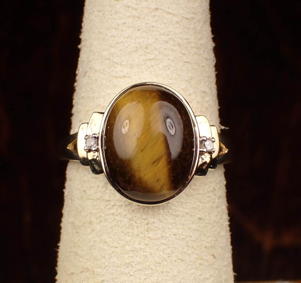 TIGER'S EYE, DIAMOND AND TEN