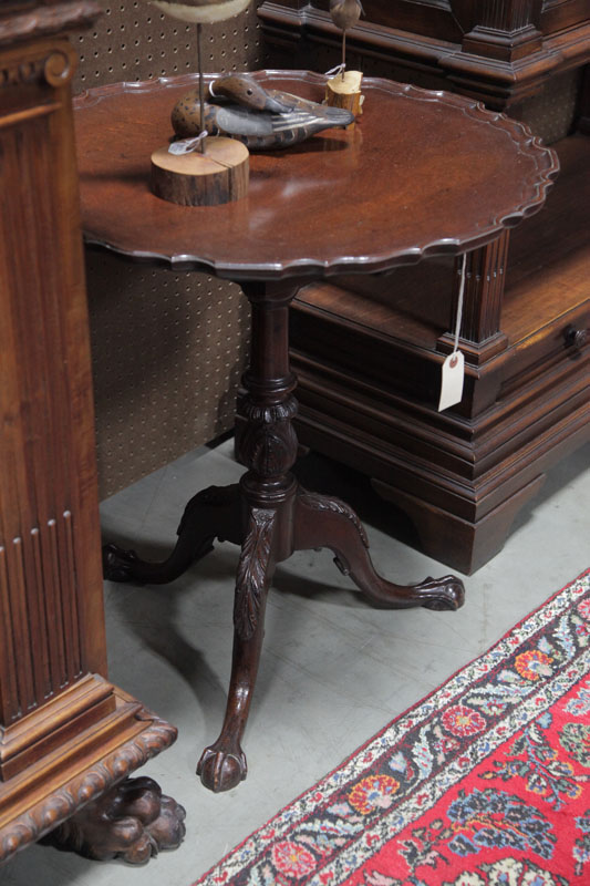 TILT TOP TABLE. Mahogany with a pie