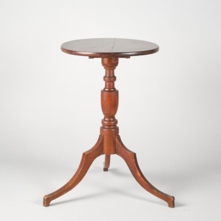 TILT TOP TABLEA small, graceful