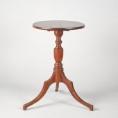 TILT TOP TABLEA small, gracefu