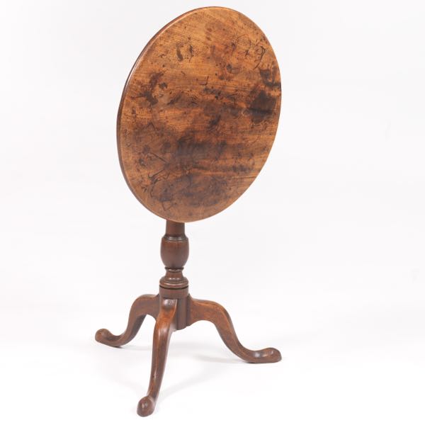 TILT TOP TEA TABLE TABLE 28¼" x