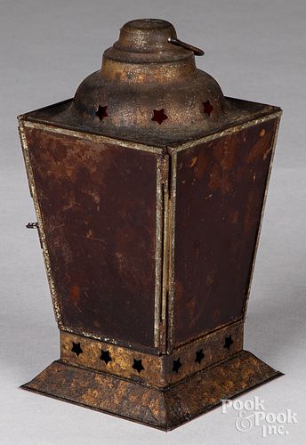 TIN CARRY LANTERN, 19TH C.Tin carry
