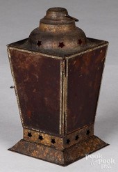 TIN CARRY LANTERN, 19TH C.Tin