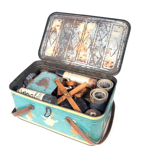 TIN PICNIC BASKET ASSORTED LOTA 15"