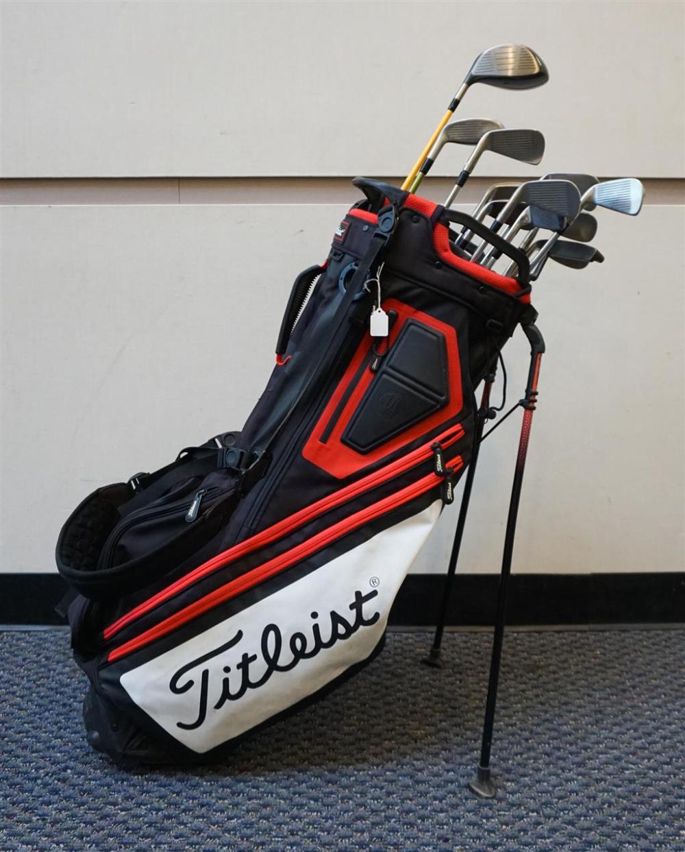 TITLEIST GOLF BAG WITH 12