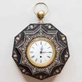 TOLE WALL CLOCKWith modern qua