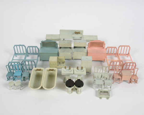 Tootsietoy die cast bathroom,