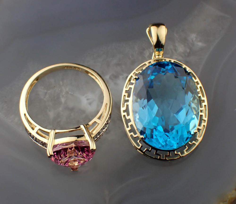 TOPAZ AND YELLOW GOLD RING AND