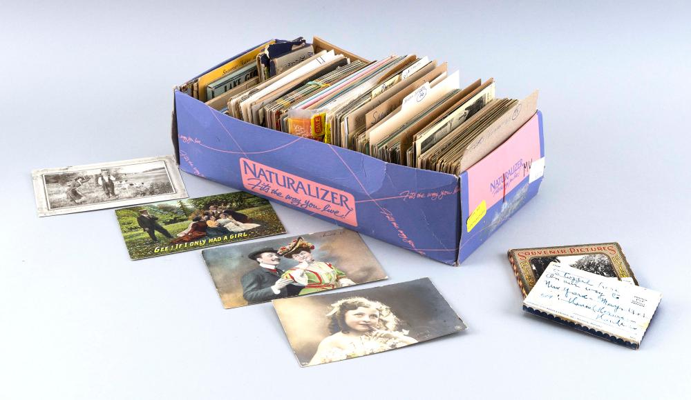 (TOPICAL) BOXED LOT OF ROMANCE