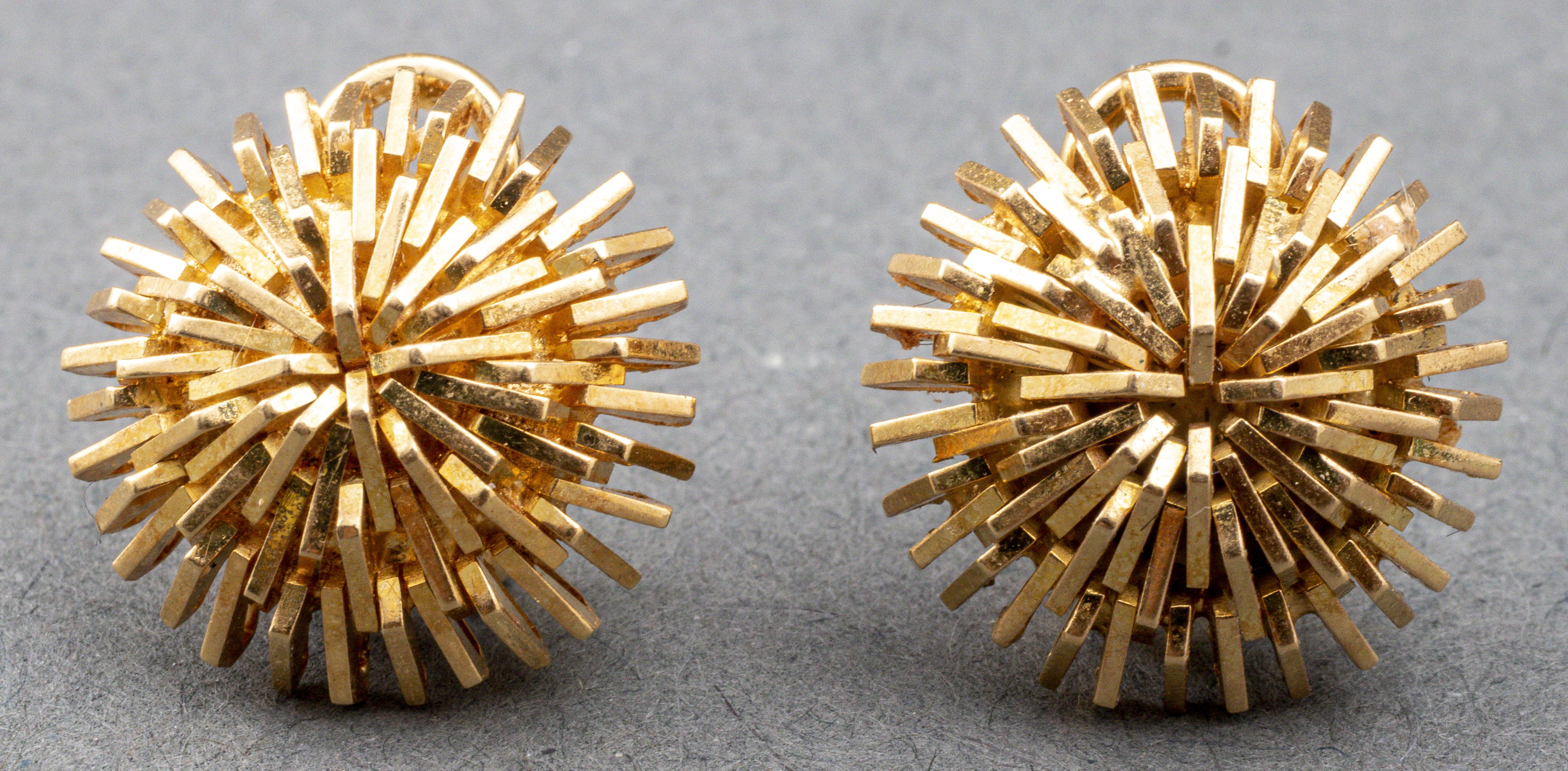 TORSAL MODERNIST 18K YELLOW GOLD