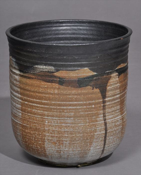TOSHIKO TAKAEZU (b. 1922): POT Clay