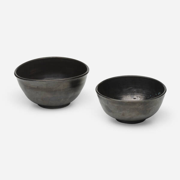 Toshiko Takaezu. Bowls, set of two.