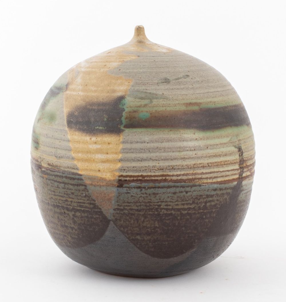 TOSHIKO TAKAEZU CERAMIC CLOSED FORM