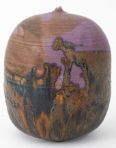 TOSHIKO TAKAEZU PORCELAIN CLOS