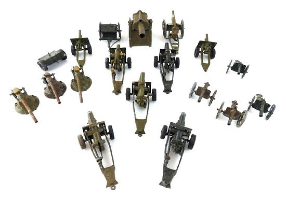 TOYS: EIGHTEEN PIECE BRITAINS