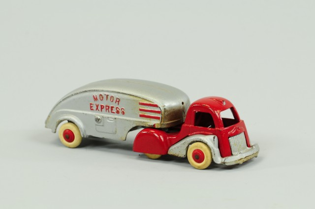 TRACTOR AND VAN TRAILER MOTOR