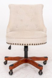 TRADITIONAL STYLE MODERN OFFIC