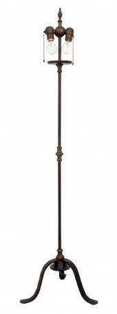 TRADITIONAL TRIPOD TWO-LIGHT I
