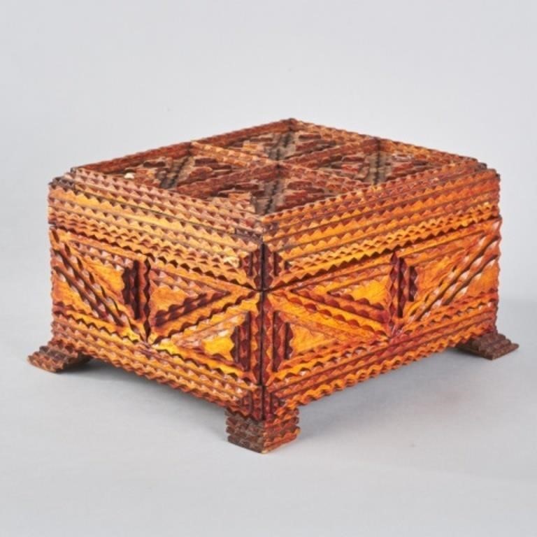 TRAMP ART CARVED BOXAn