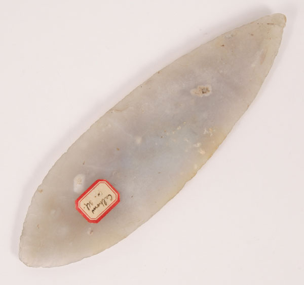 Translucent novaculite knife;