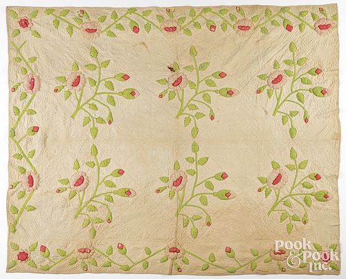 TRAPUNTO QUILT WITH FLORAL