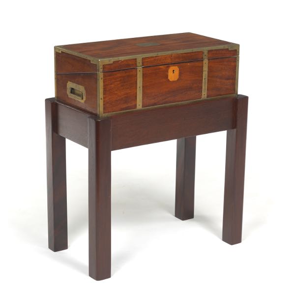 TRAVEL DESK ON BASE 7" x 20" x