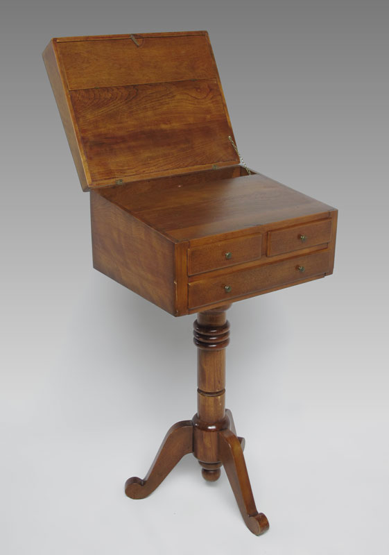 TRAVEL DESK ON STAND: Lift top