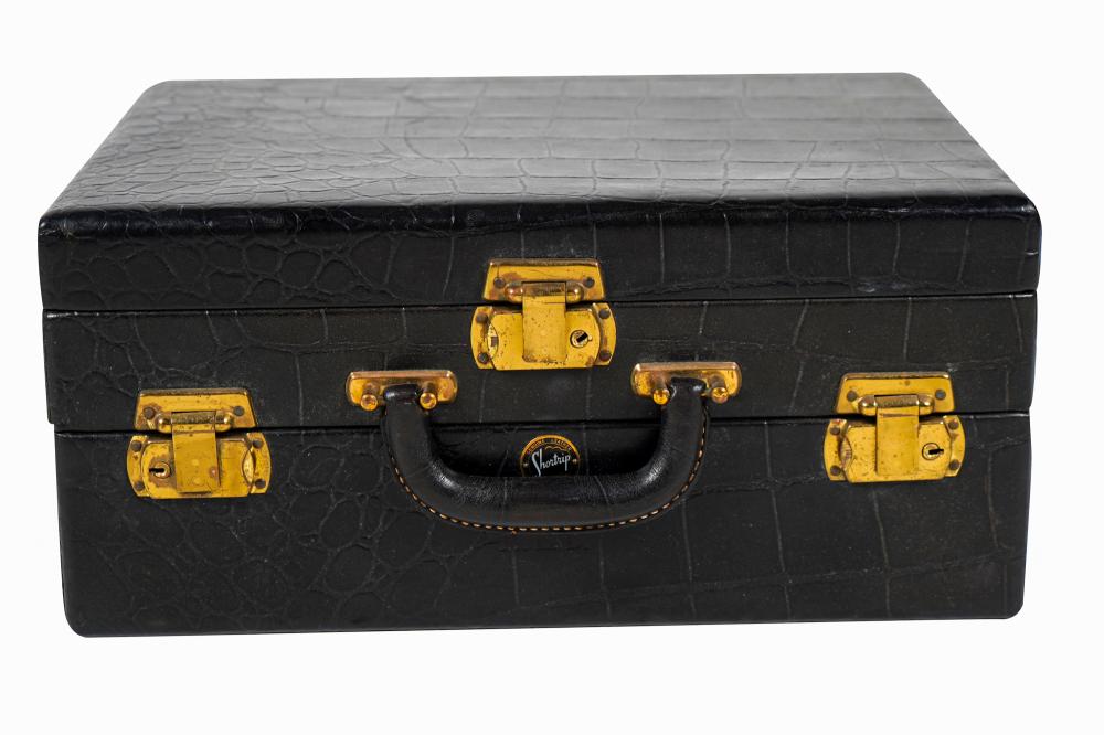 TRAVELING VANITY SETthe case