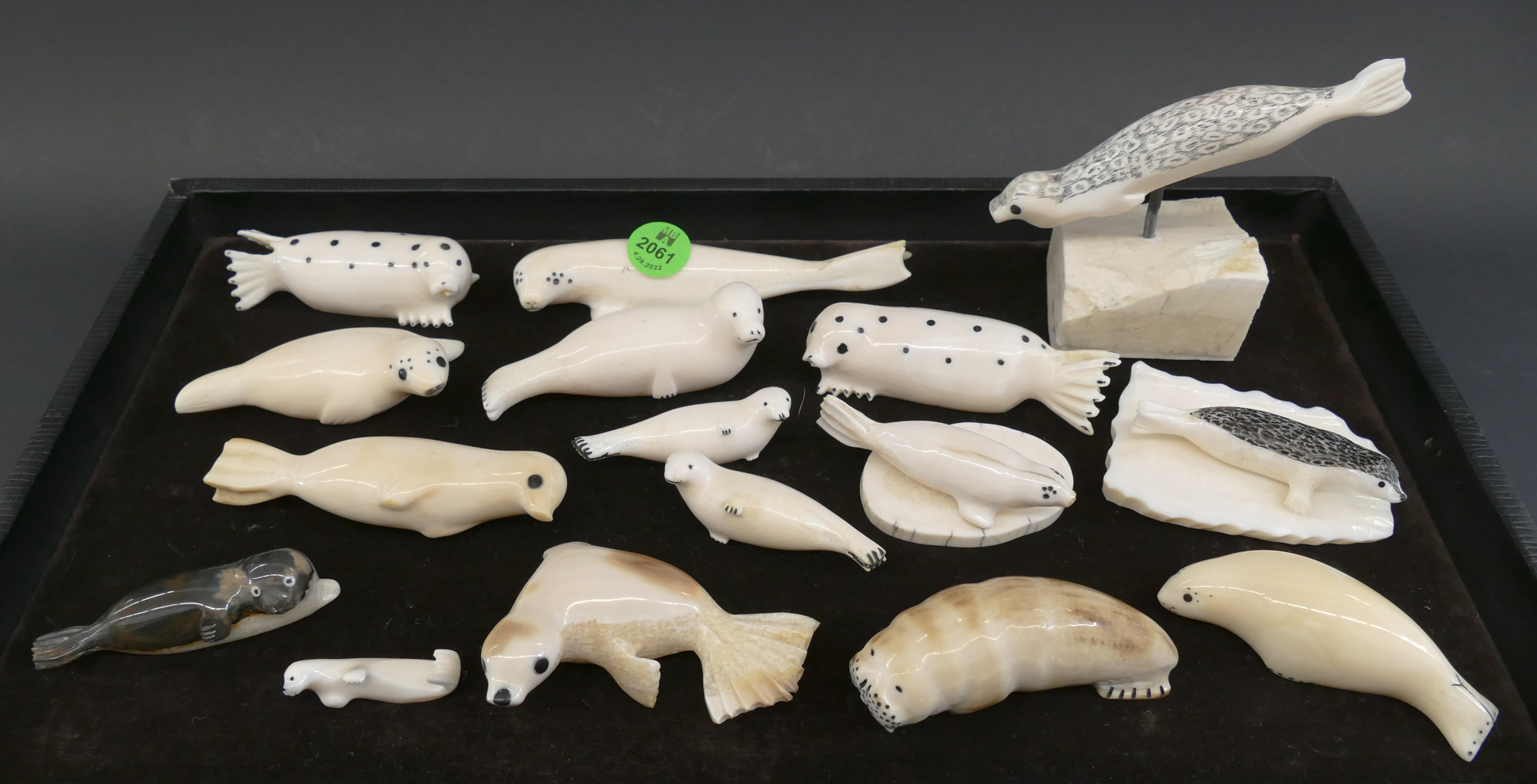 Tray 16pc Inuit Scrimshawed
