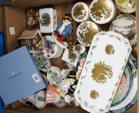 Tray comprising 2 Crown Devon