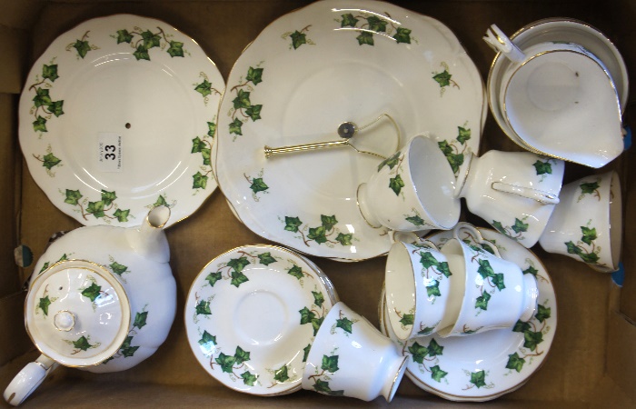 Tray comprising Colclough Ivy