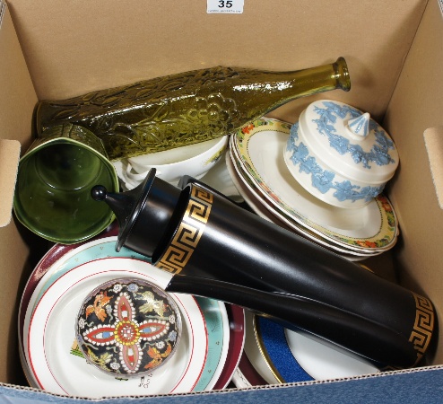 Tray comprising various collector