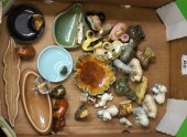 Tray comprising various Wade i