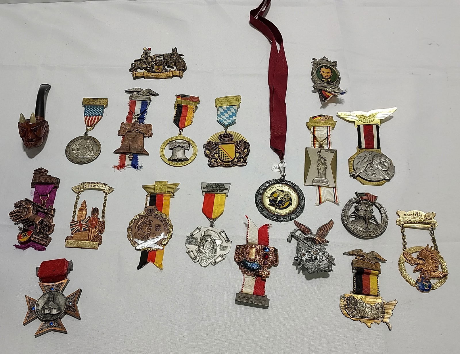 TRAY LOT ASSORTED VINTAGE MEDALS,