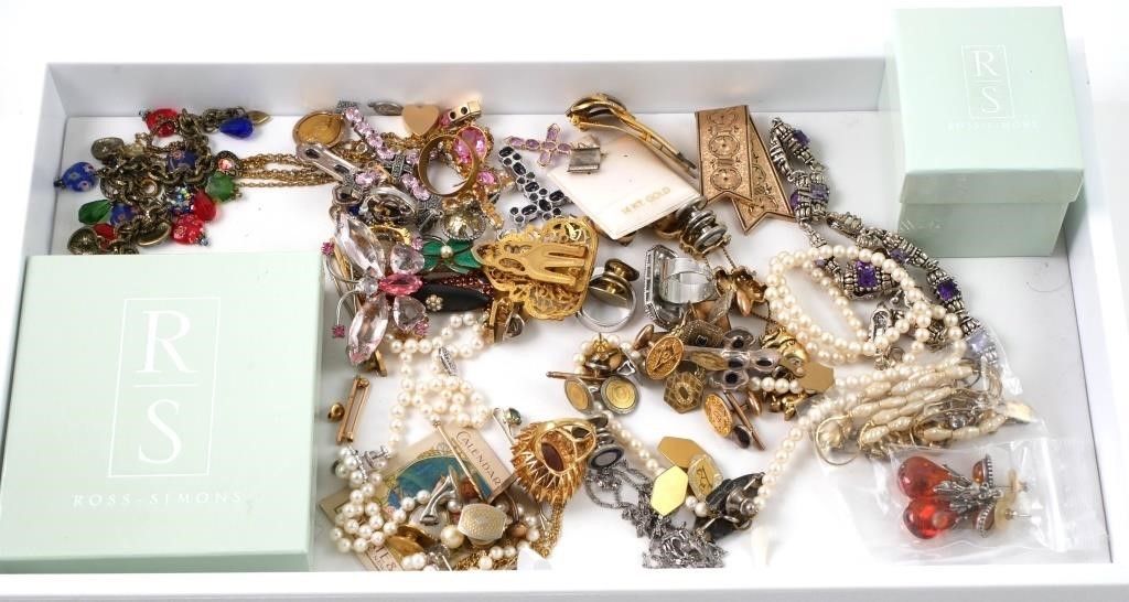 TRAY LOT COSTUME JEWELRY