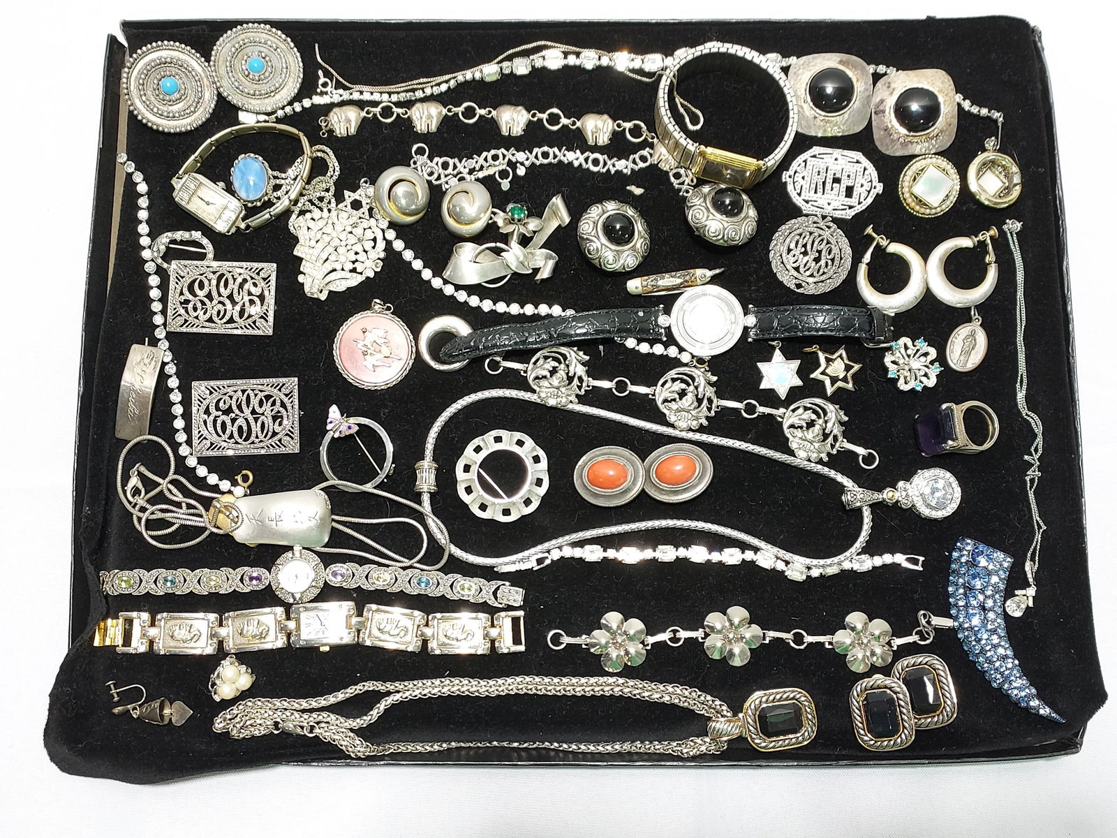 TRAY LOT LADIES COSTUME JEWELRY: