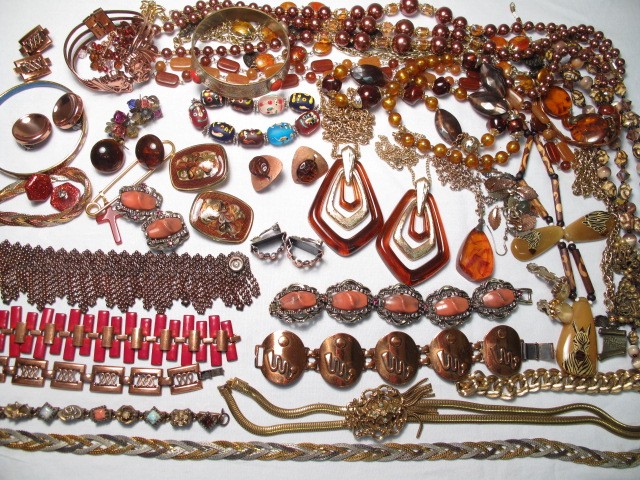 Tray lot of assorted costume