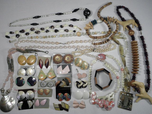 Tray lot of assorted costume