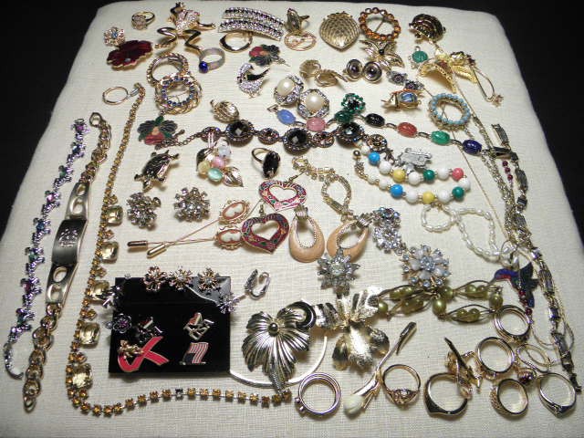 Tray lot of assorted ladies costume